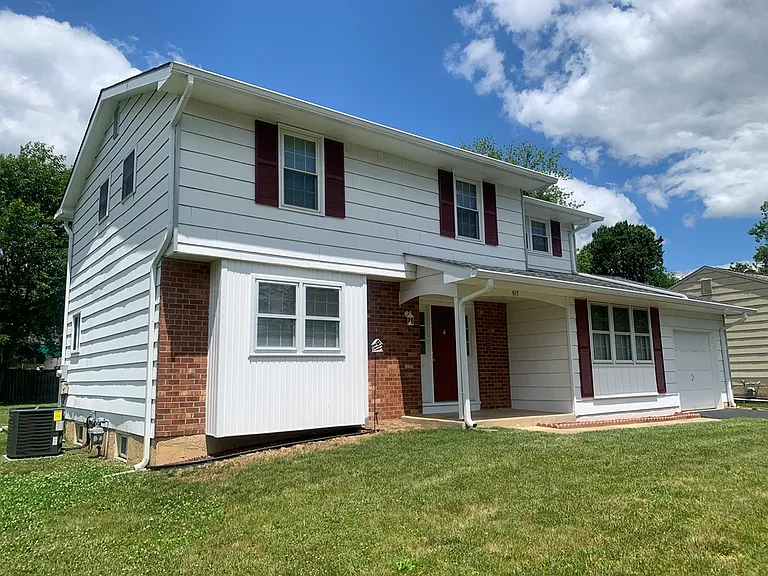 517 Garrick Rd — Photo 3