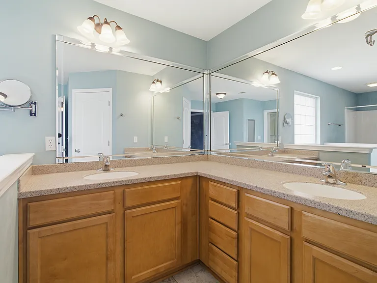 4759 Spears St — Photo 32