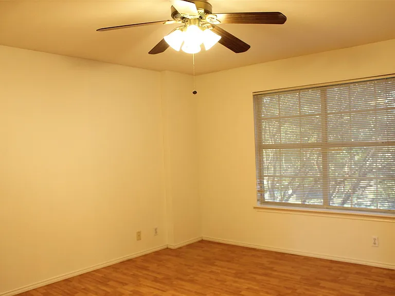 810 Minturn Ln — Photo 17