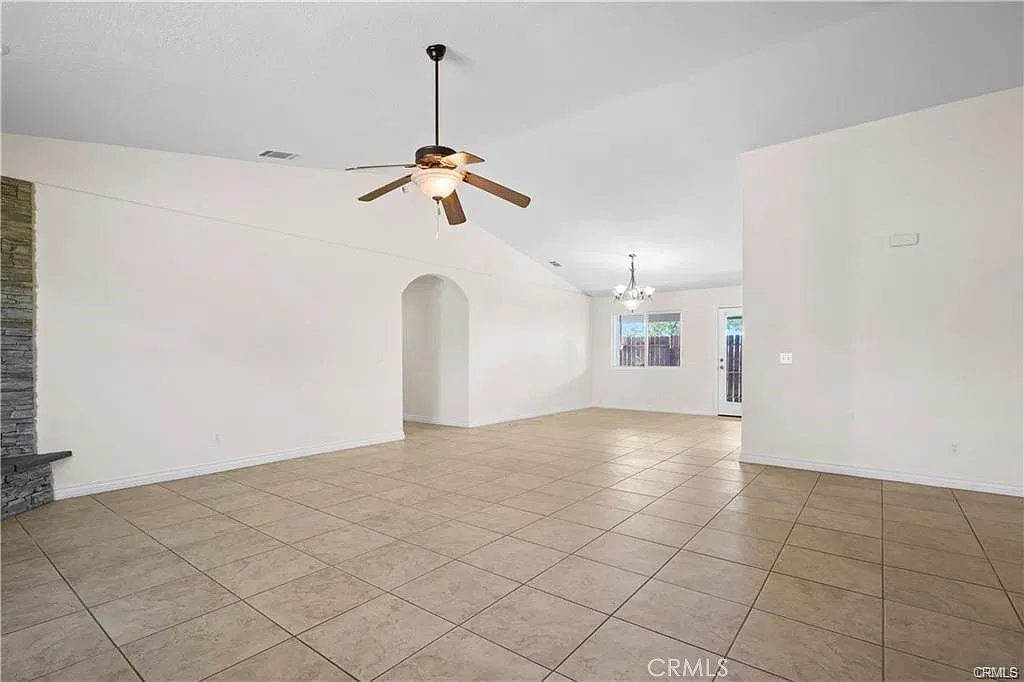 4 bed, 2390 sqft, $3,250 — Photo 4