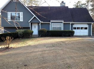 521 Pebble Point Dr, Loganville, GA 30052