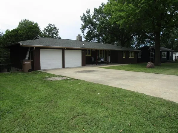 1202 Ridge Rd, Atchison, KS 66002