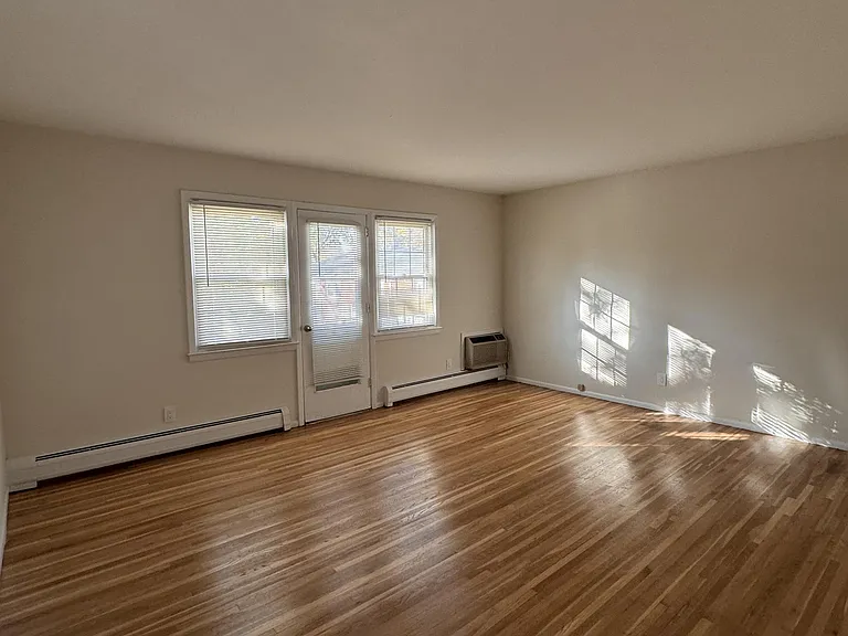 249 N Middletown Rd — Photo 5