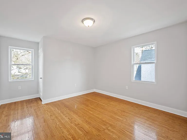 541 E Church Rd — Photo 28