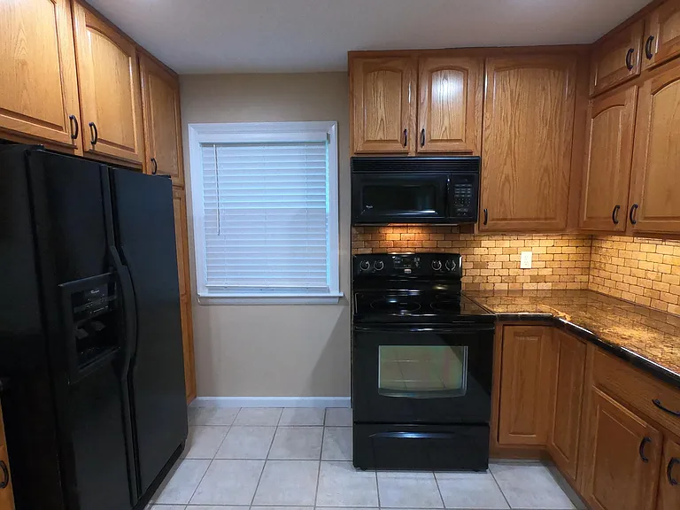 5830 Perry Ln — Photo 10