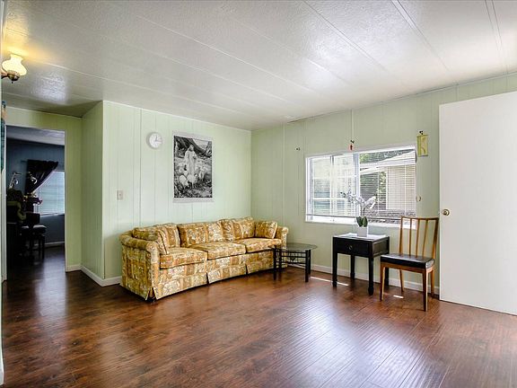4th image of 2052 Gold St #170