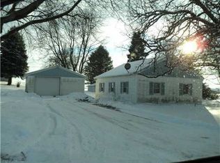 806 E Cedar St, Quasqueton, IA 52326