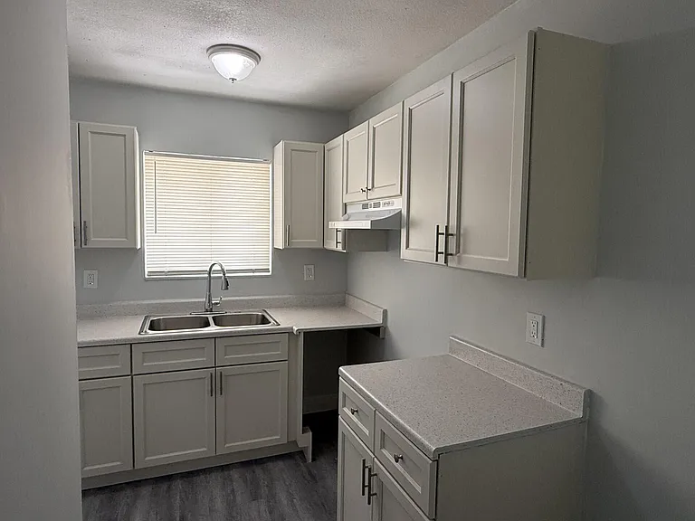 3525 Avenue J #B — Photo 1