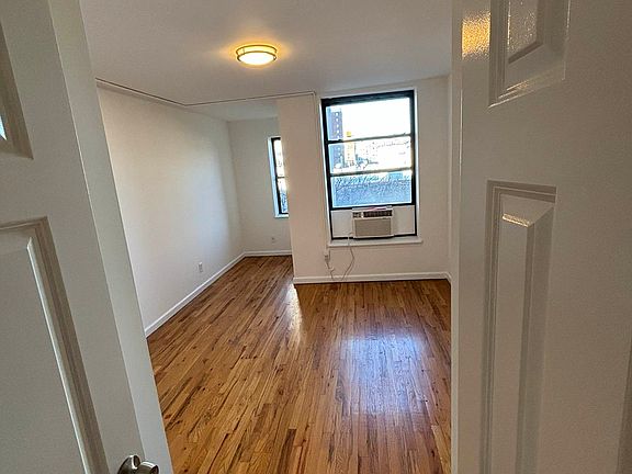 4th image of 113 E 102nd St APT 5D