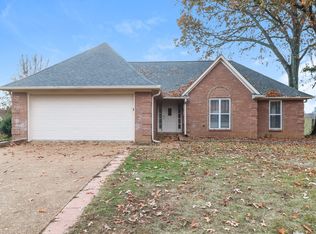 5465 Pear Dr, Southaven, MS 38671