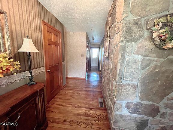 3rd image of 632 View Park Dr