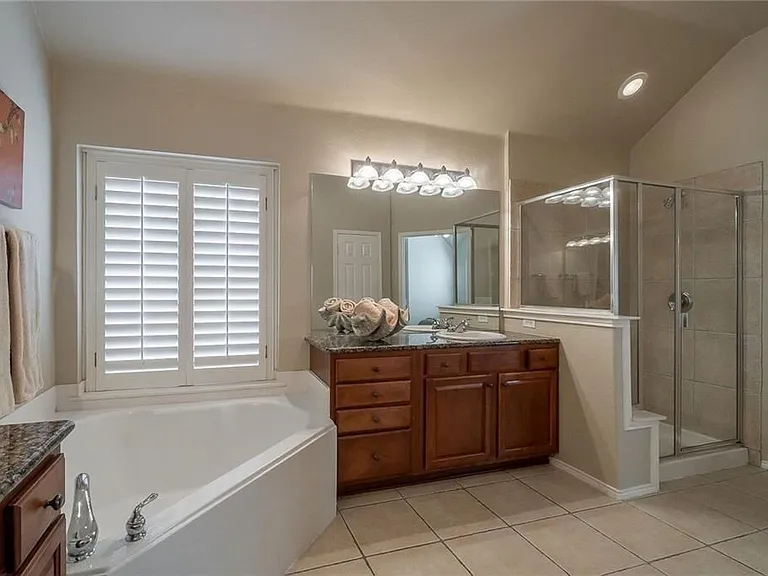 2374 Aspermount Dr — Photo 13