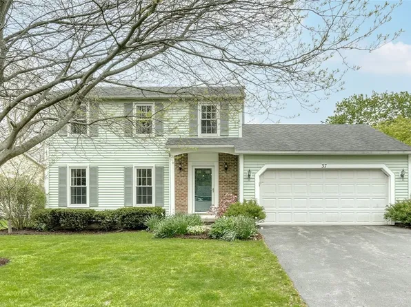37 Pennicott Cir, Penfield, NY 14526