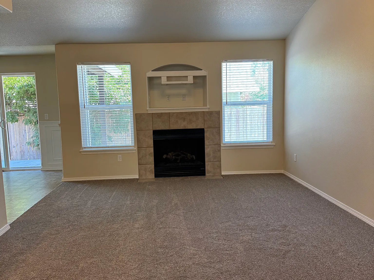 3 bed, 1556 sqft, $2,500 — Photo 3