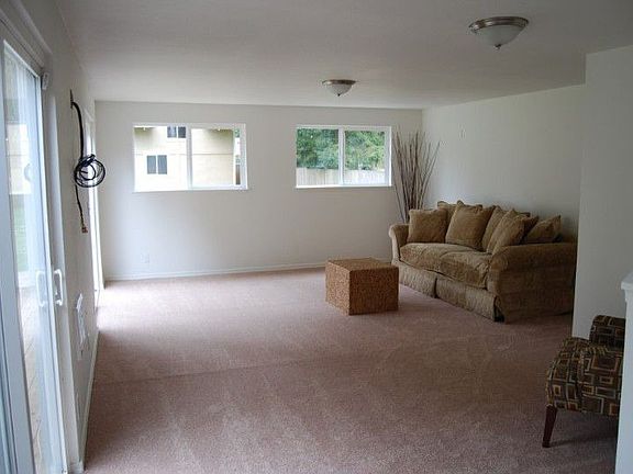 4th image of 224 169th St E