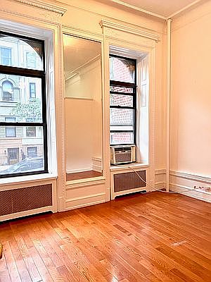 5th image of 140 W 75th St APT 4