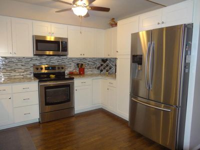 307 Park Hill Dr, Pewaukee, WI, 53072