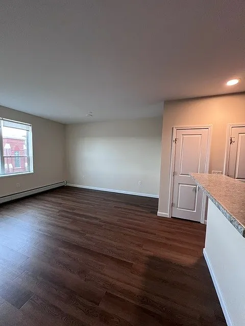 2 bed, 933 sqft, $1,872 — Photo 4
