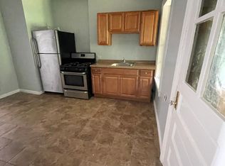 658 4th St #2, Troy, NY 12180