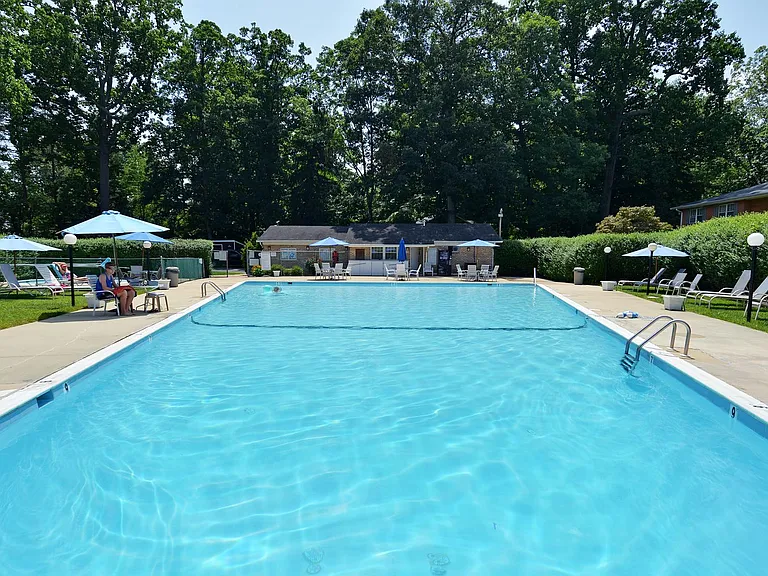 Hickory Hills Condominiums — Photo 14