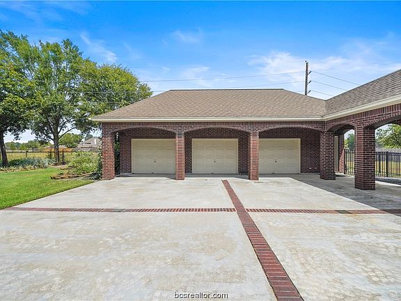 4th image of 8638 Wyndham Village Dr