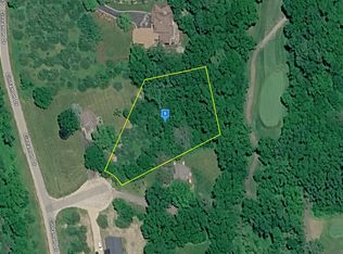 6 Knoll Ct, Galena, IL 61036