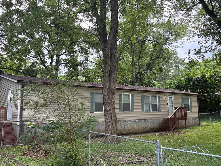 212 Mills Dr — Photo 17