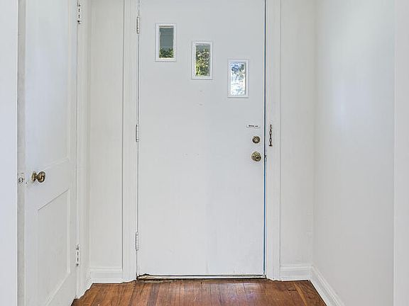 4th image of 411 Madison Ave