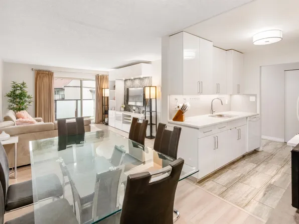 4373 Halifax St #324, Burnaby, BC V5C 5Z2