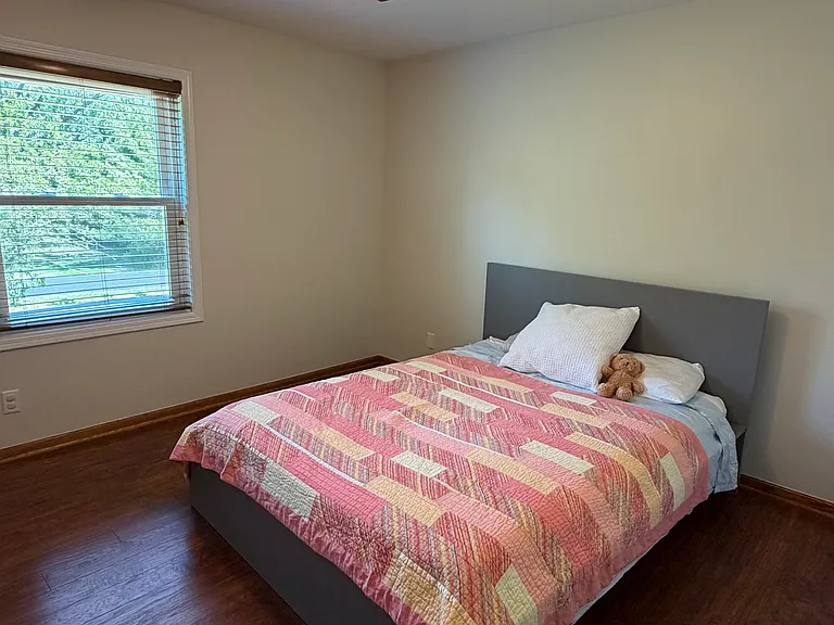 W176N8625 Sunset Ridge Dr — Photo 16