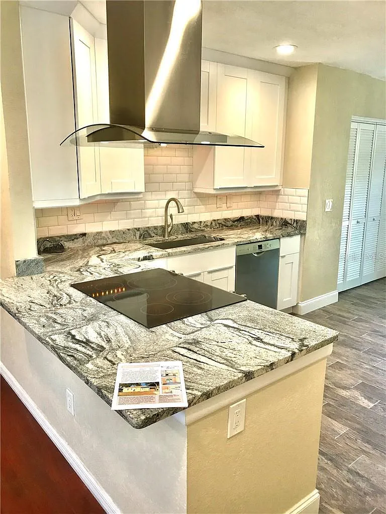 2 bed, 950 sqft, $2,400 — Photo 3