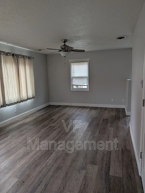 2 bed, 1.0 bath, $1,200 — Photo 4