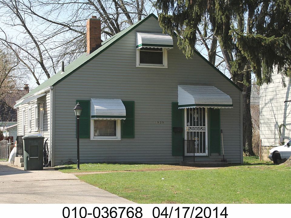 Outside view from driveway near street