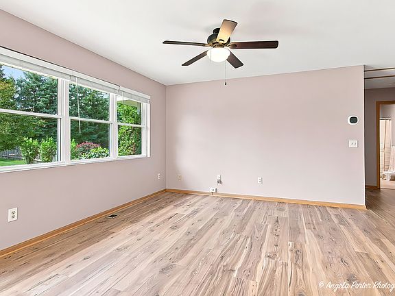3rd image of 419 Wimbleton Trl