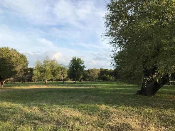 1020 White Bluff Dr, Whitney, TX 76692