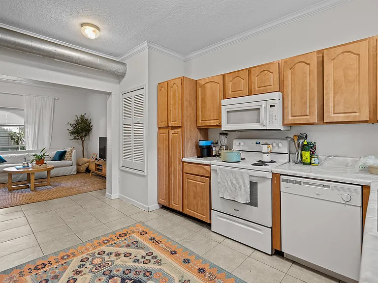 114 Cedar St #4 — Photo 9