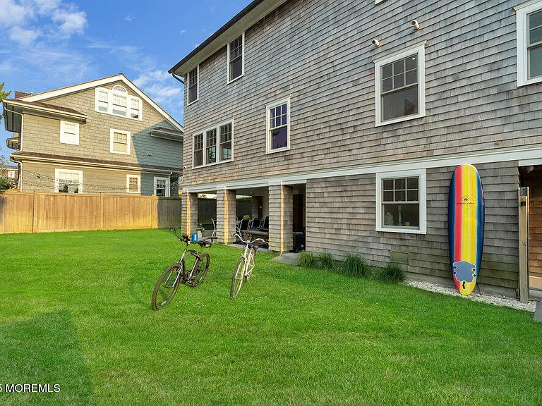 985 Ocean Ave — Photo 49