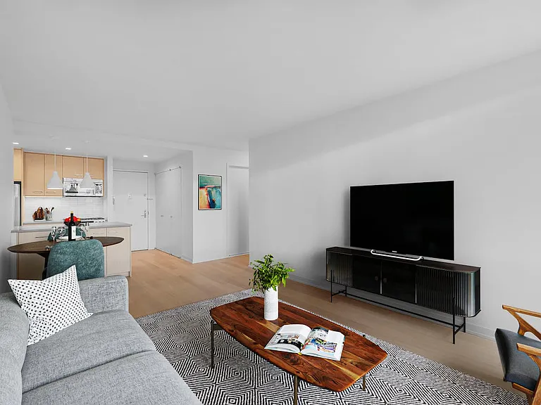 Columbus Cir #N26E — Photo 3