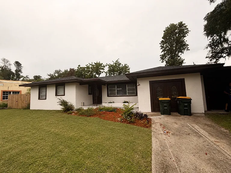1315 W Avon Blvd — Photo 1