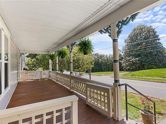 3rd image of 212 Gwyn Ave