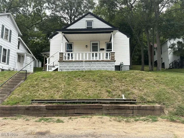 1624 Orchard St, Coshocton, OH 43812