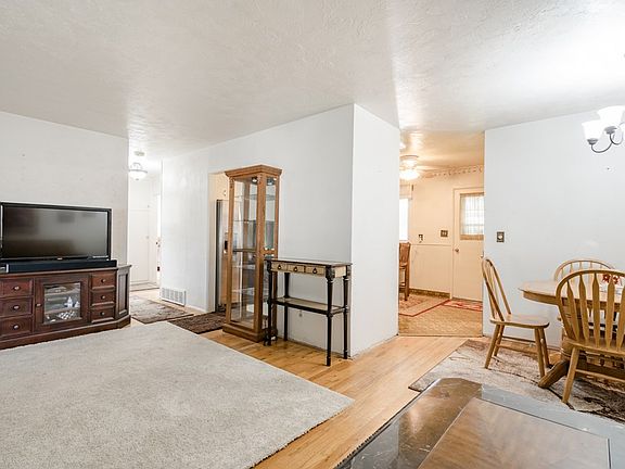 4th image of 1220 Merrett Dr