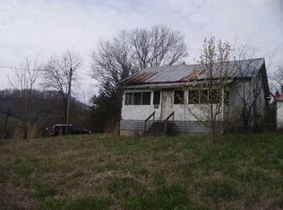 37 Little Creek Rd, Pleasant Shade, TN 37145