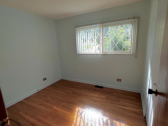 5th image of 1120 Leonard St
