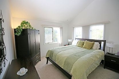 4th image of 14 Gates Ave