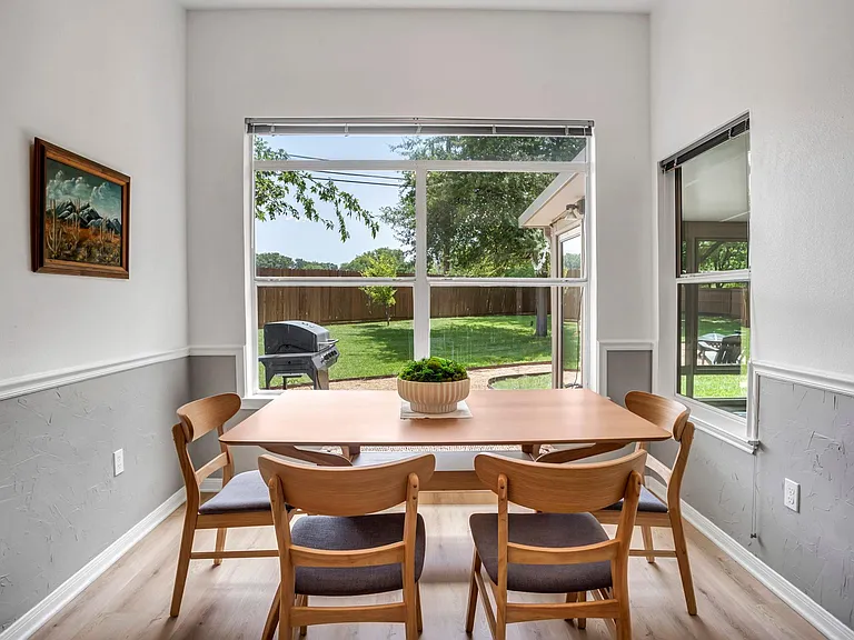 2709 Greenbriar Ct — Photo 5