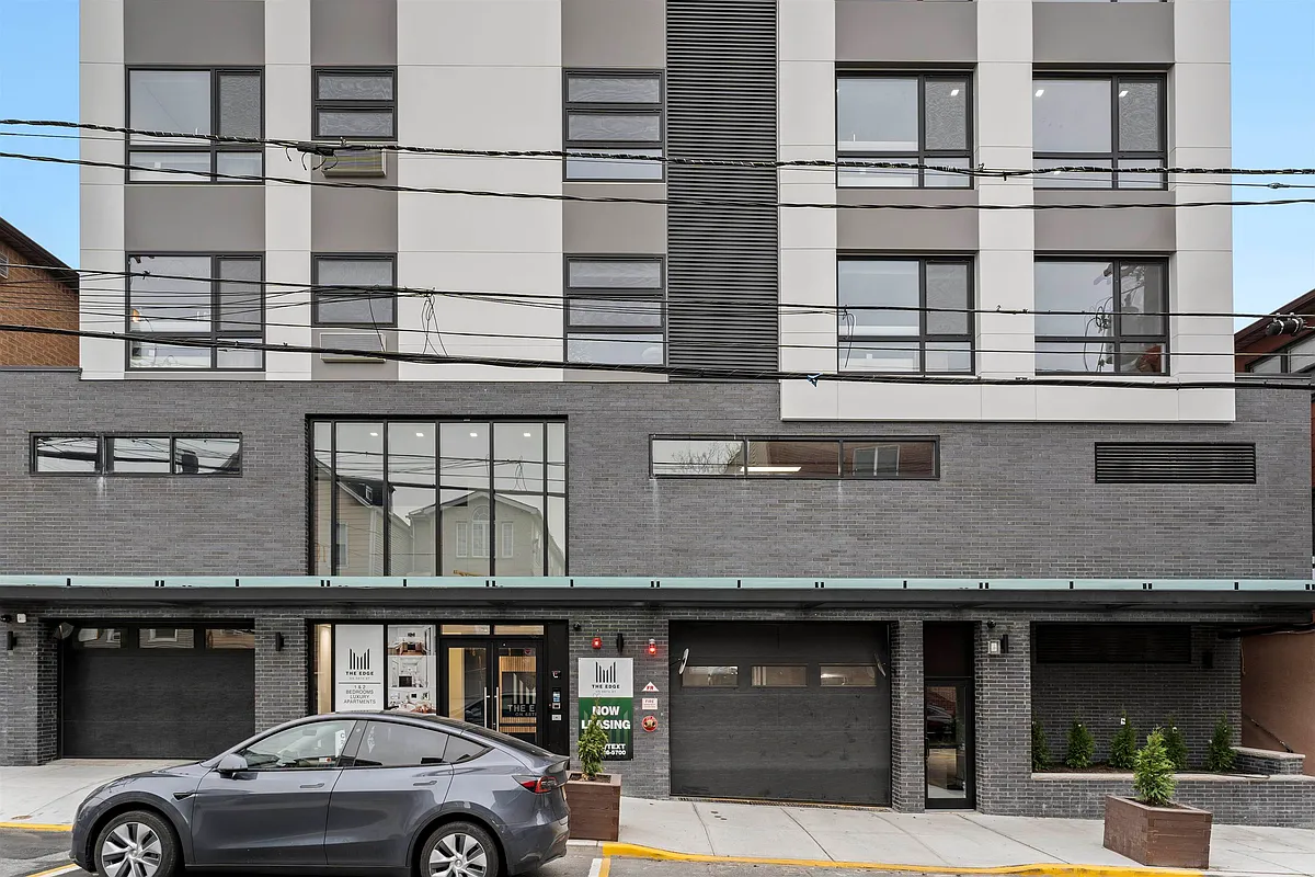 Building Photo - 60-64 68th St #308