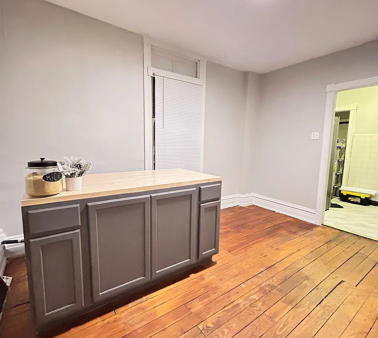 1 bed, 850 sqft, $1,200 — Photo 2