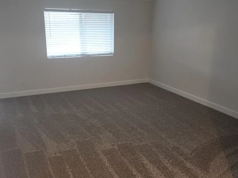 2090 N Berkeley Ave — Photo 7