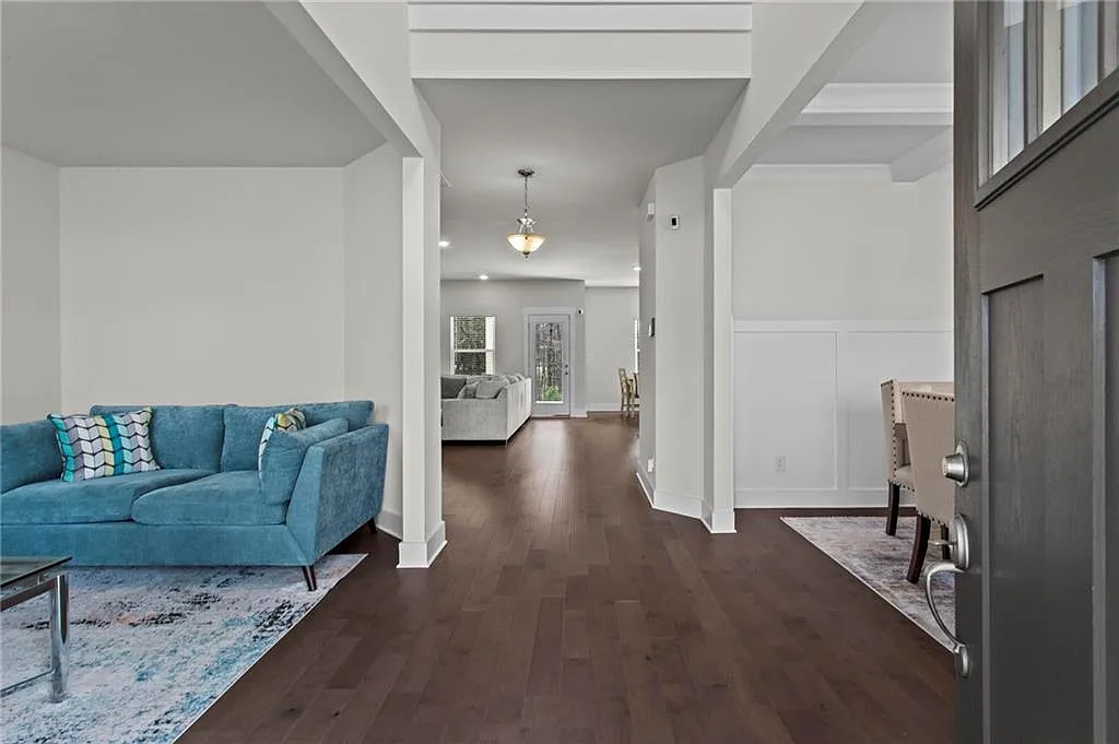 5 bed, 4.0 bath, 3282 sqft, $4,600 — Photo 3